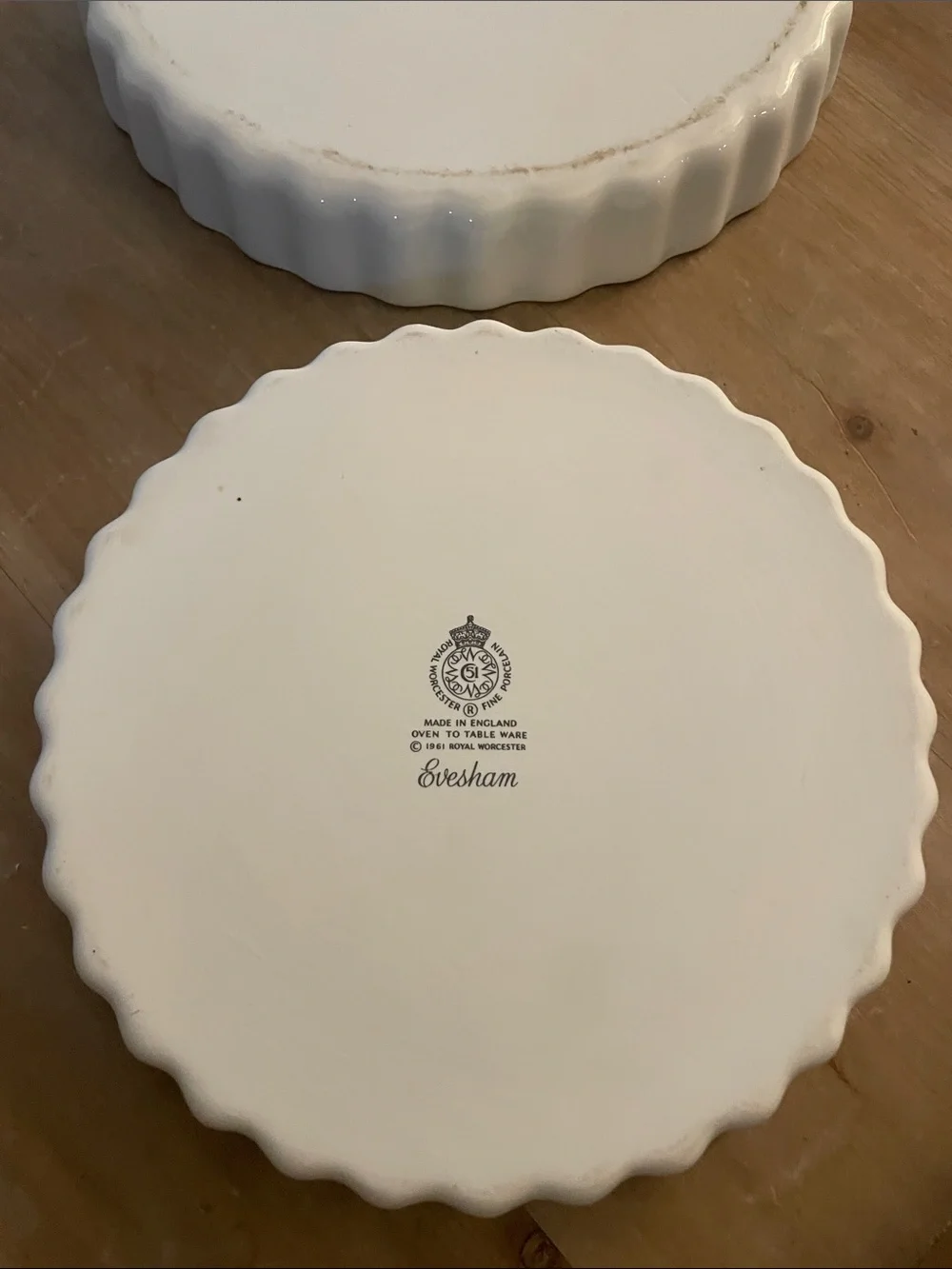 Royal Worcester White Porcelain Fruit tart  Plates with Gold Trim